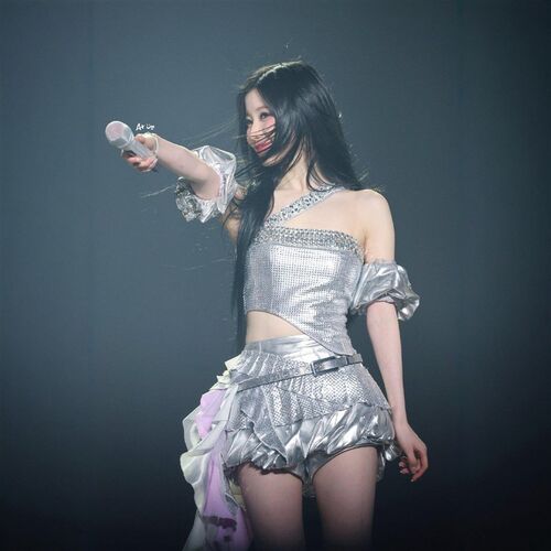 新款Asa杏纱monster同款打歌服郑雅娴银色K上衣重工kpop女团舞蹈
