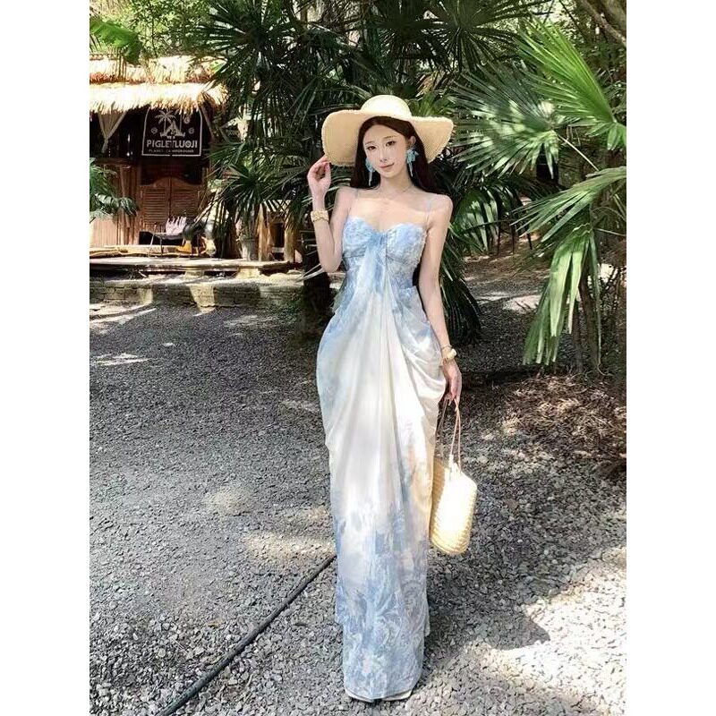 旅游穿搭青花瓷吊带连衣裙女海边度假风收腰显瘦网纱印花长裙