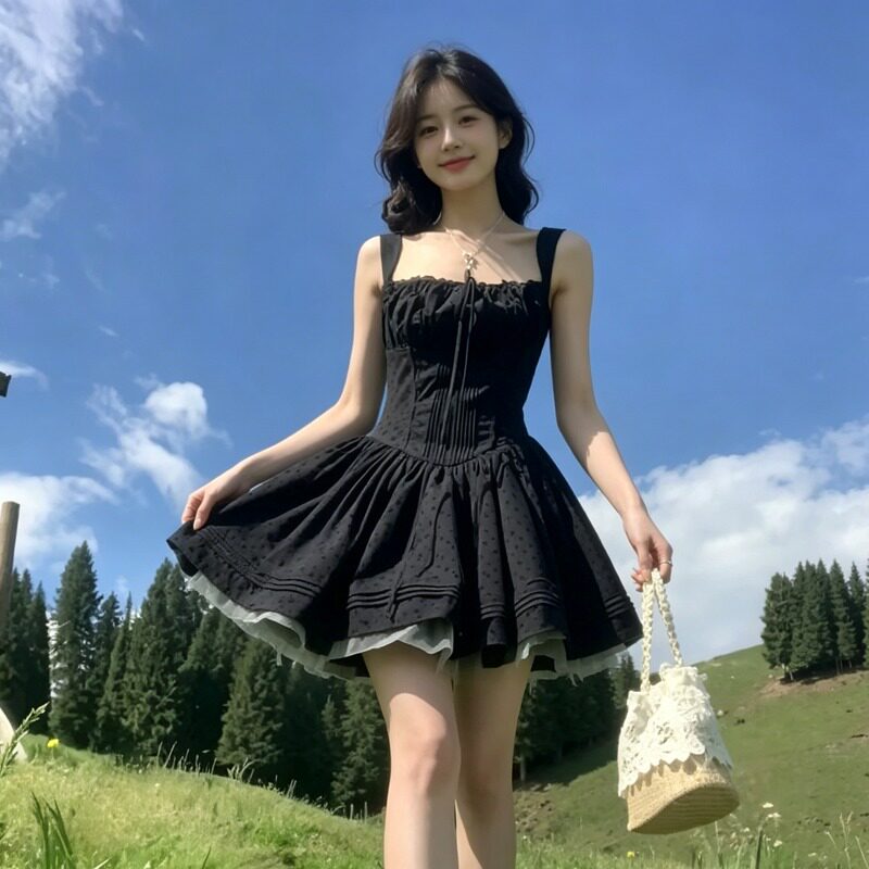 2026新款夏黑色吊带连衣裙夏季小个子收腰赫本风法式公主蓬蓬短裙