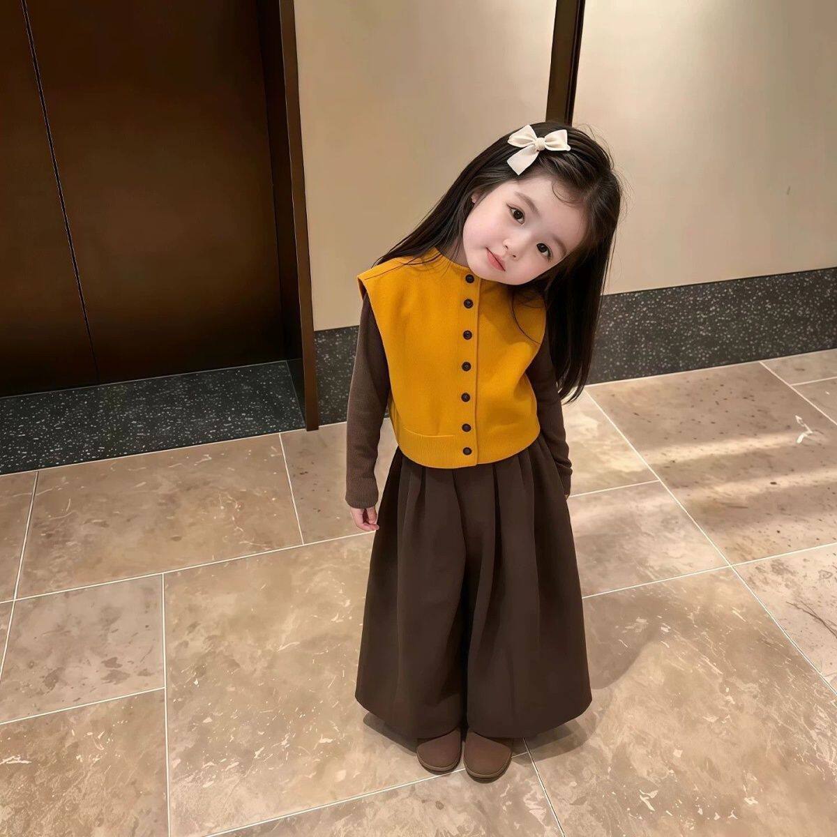 女童秋装套装2026新款韩版毛衣马甲长袖打底衫休闲阔腿裤三件套潮