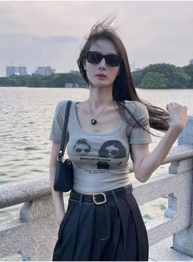 欧货小衫灰色正肩短袖t恤女夏季2026新款修身显瘦辣妹短款上衣潮