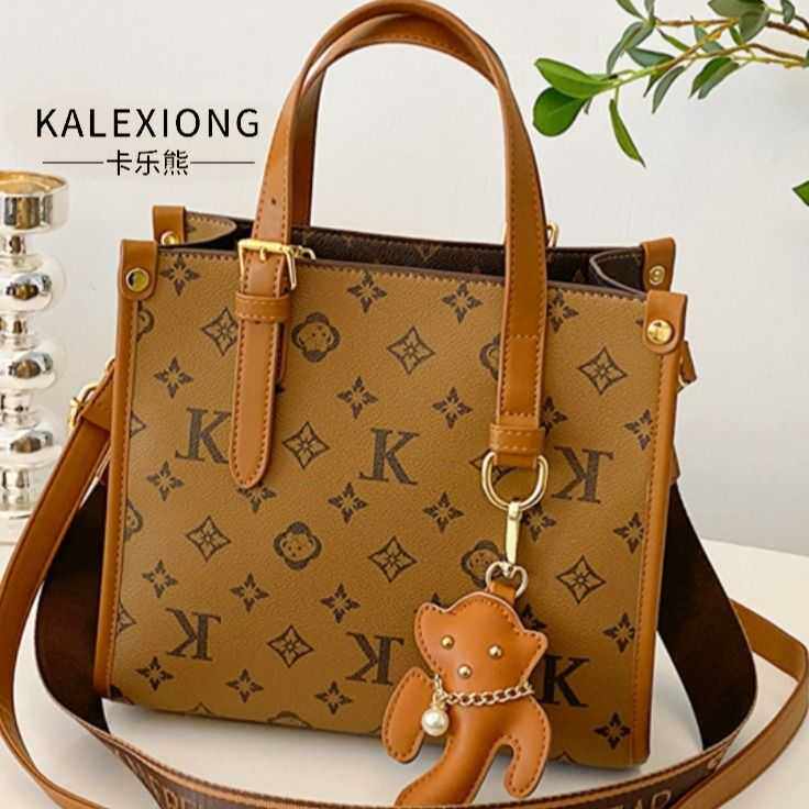 卡乐熊女包源头工厂优质时尚流行大容量手提包腋下包