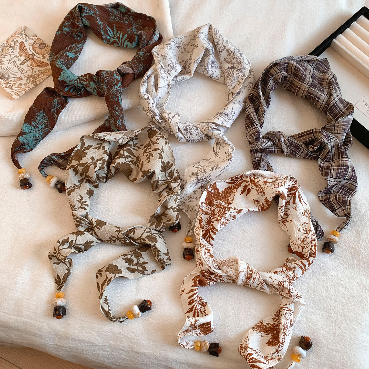 高级感复古印花串珠系脖丝巾女围巾韩系三角巾百搭气质领巾配饰,服饰配件/皮带/帽子/围巾,围巾/丝巾/披肩,淘宝优惠券,粉丝福利购,淘宝优惠卷