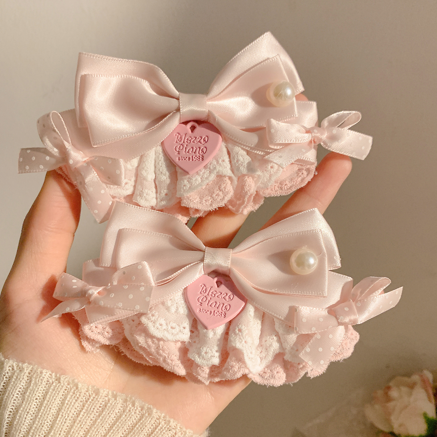 粉色蝴蝶结珍珠蕾丝裙摆发夹