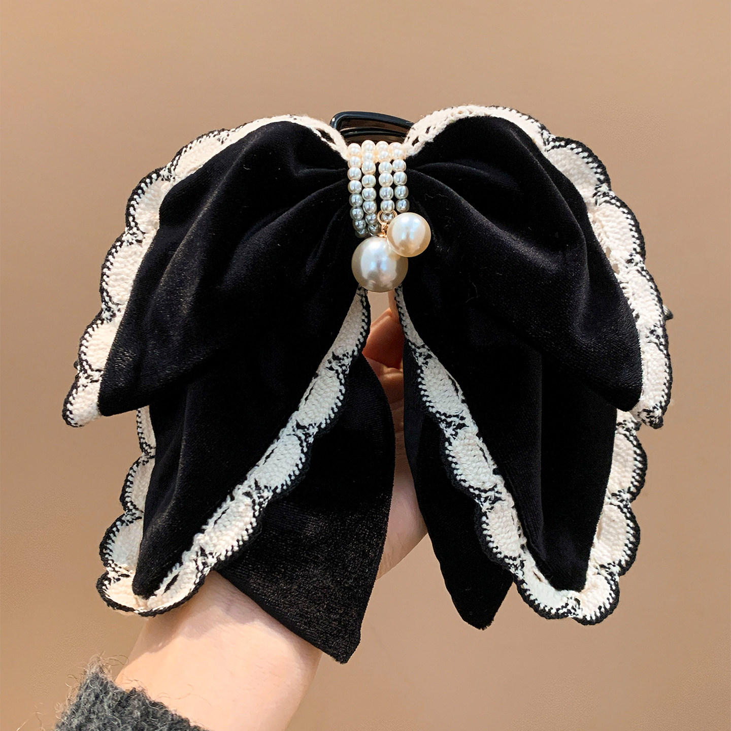 黑色丝绒蝴蝶结珍珠马尾抓夹女