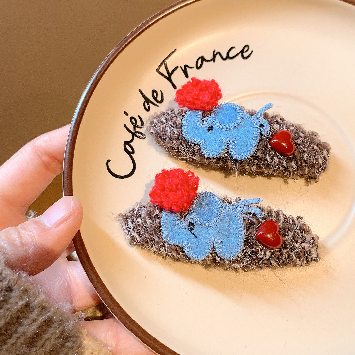 撞色毛绒小象发夹边夹侧边发卡女可爱卡通百搭秋冬头饰前额刘海夹 - 封面