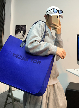 HOS新款毛毡包 克莱因蓝大容量通勤购物袋托特单肩百搭黑色手提包
