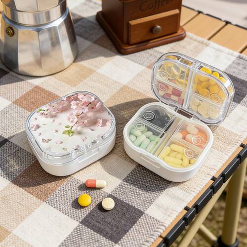 樱瓣散落独立分格不串味旅行家用随身装药盒子八格分装药盒一周