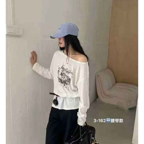 街头印花钉珠斜领长袖T恤女