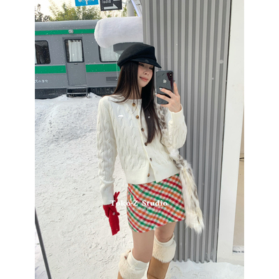 彩色格纹呢料直筒半身裙