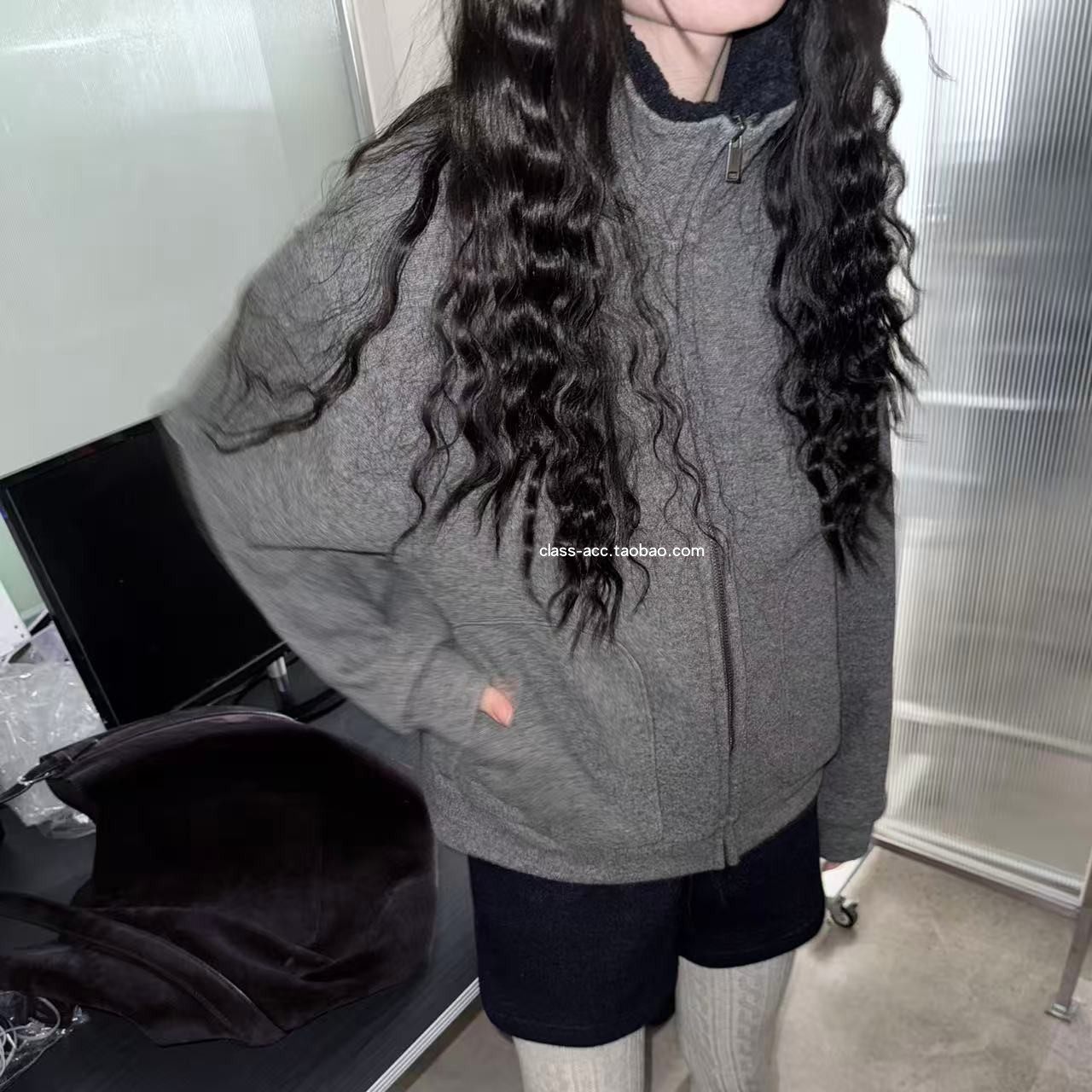 class韩国直邮113007 KONI 韩代2025款  毛领拉链外套