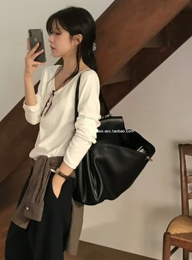 class韩国直邮112607 VERGAMOT 韩代2025款  大圆领磨毛长袖T