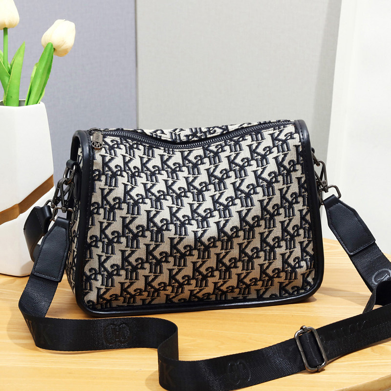 轻奢小众包包女2026新款春夏高级感单肩腋下包百搭气质款斜挎女包