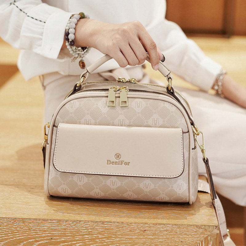 女式质感手提包高级感小众软皮女包2025新款时尚宽带斜挎包单肩包