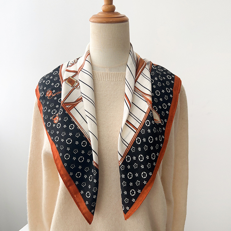 英伦复古链条小方巾围巾女时尚百搭秋冬保暖亲肤丝毛手感围巾披肩