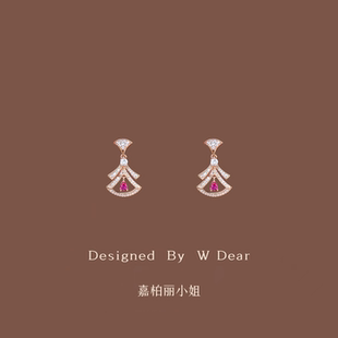 「嘉柏丽小姐」玫粉色锆石扇形耳钉蚊香盘耳夹无耳洞女轻奢风耳饰