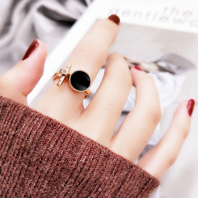 欧美时尚个性镀18k玫瑰金戒指女款黑色圆形食指环戒子钛钢潮饰品