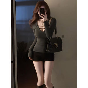 大码胖mm美式辣妹镂空深V领长袖t恤女秋冬纯欲风修身显瘦性感上衣