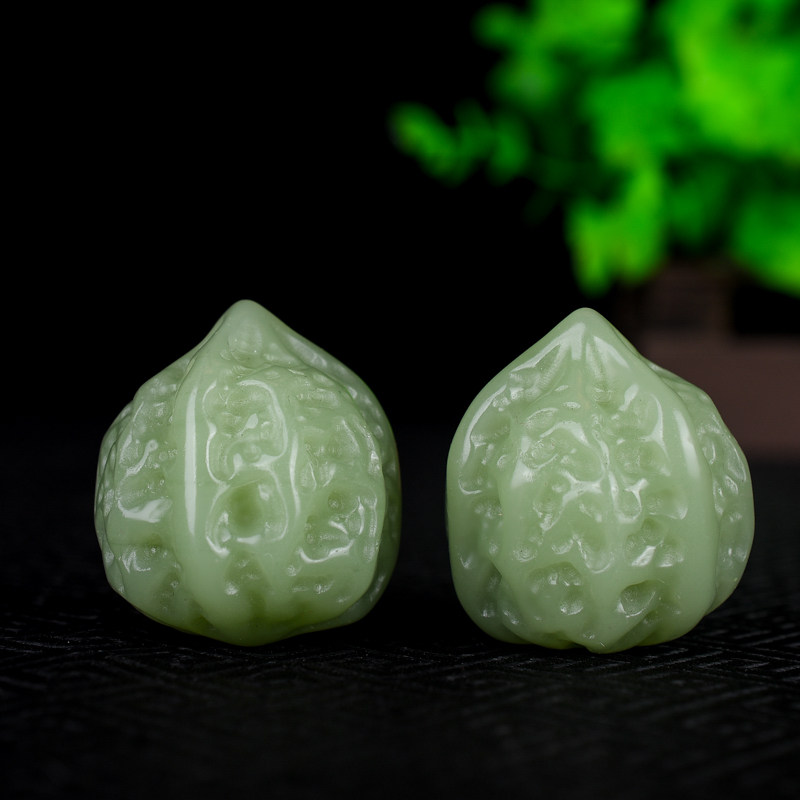 新疆和田玉核桃手把件玉核桃健身球青白玉手球玩件玉石手把件一对