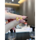 18k镀金不对称点钻AB款 桂花耳钉女爆款 精致显气质简约小花朵耳饰