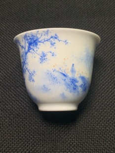 江西省高级工艺美术师王钢手绘釉上蓝彩山水主人杯80ml