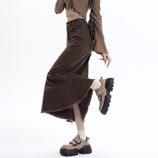 咖色牛仔半身裙女2024春秋新款复古毛边高腰显瘦中长款包臀鱼尾裙