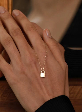 S925纯银镀14K金光面小金锁项链女 经典简约时尚百搭法式设计锁骨