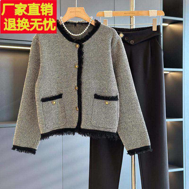 年轻妈妈小西装外套女秋装新款洋气小个子中老年40岁小香风上衣
