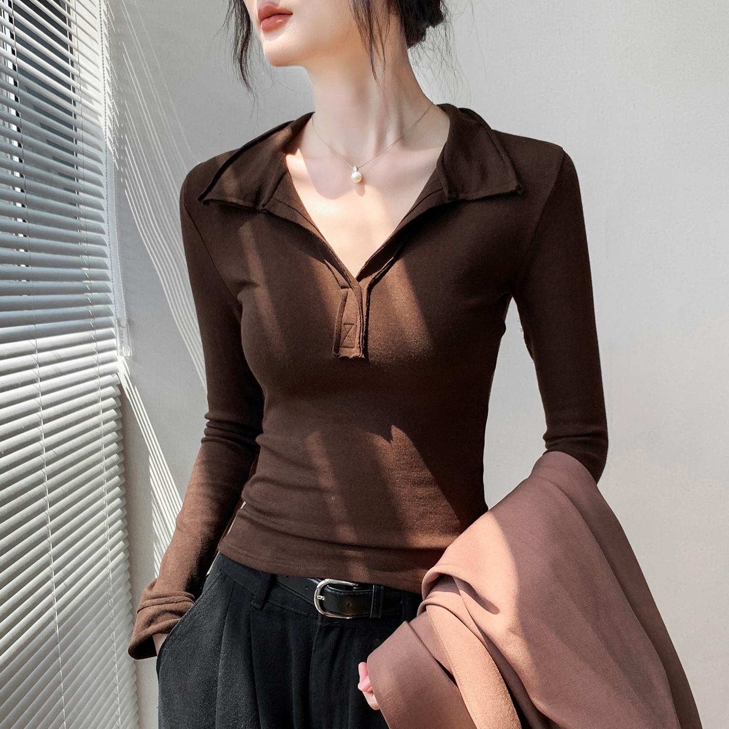 修身半开领露锁骨长袖t恤女秋