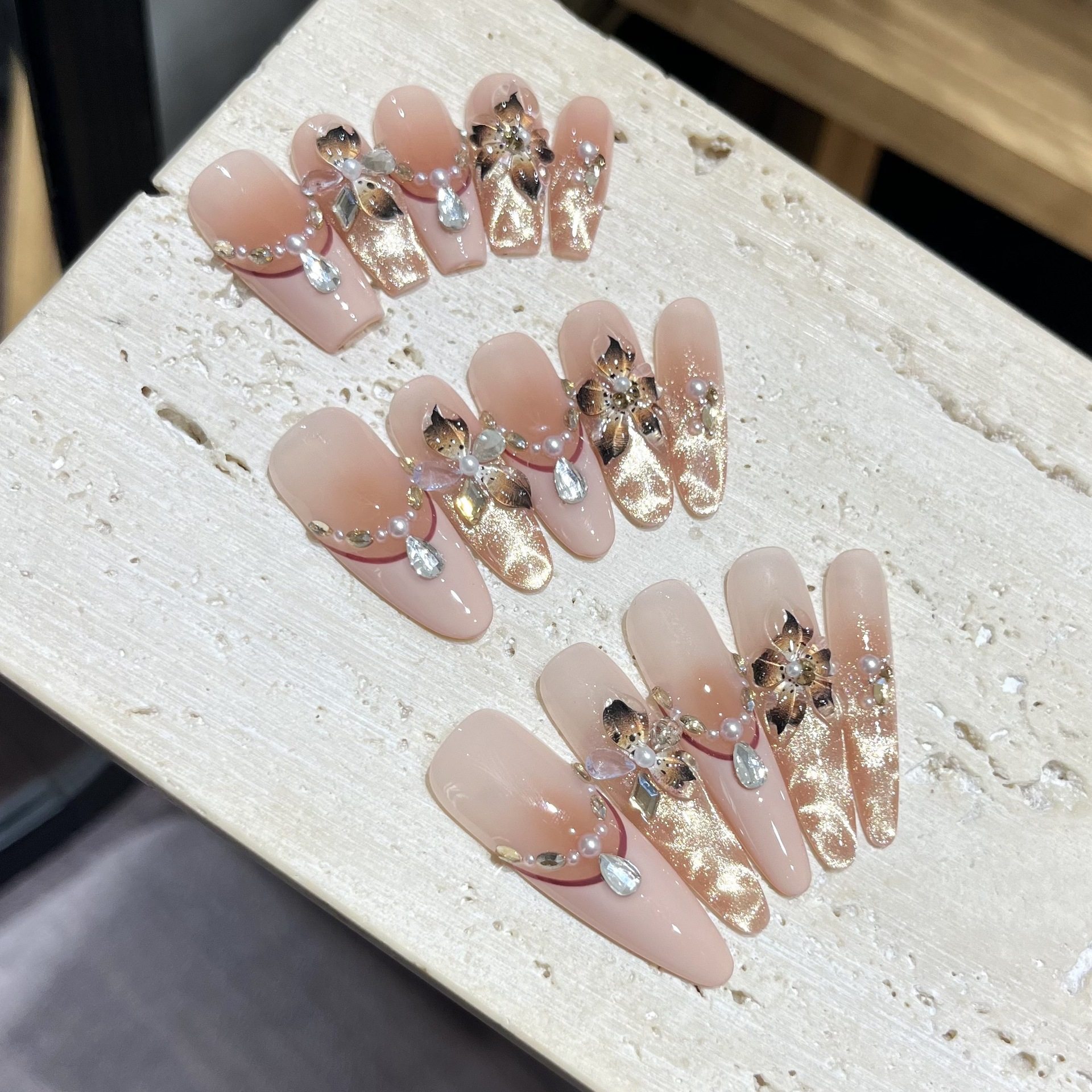 美甲穿戴甲中长款轻奢猫眼水波纹雕花裸粉爆闪2026新款指甲贴片,彩妆/香水/美妆工具,穿戴甲/甲片,淘宝优惠券,粉丝福利购,淘宝优惠卷