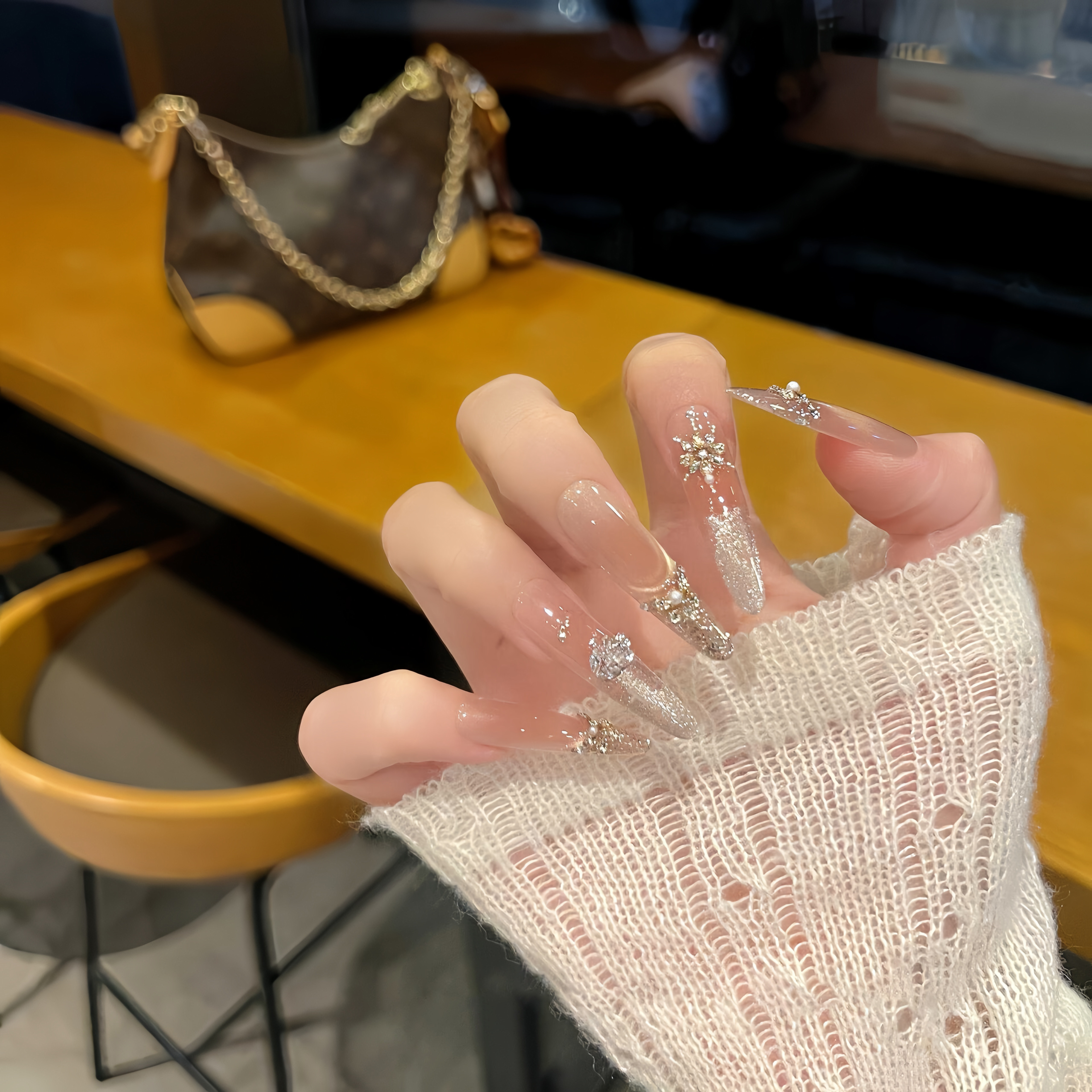 穿戴甲中长款2025款纯欲千金风爆闪香槟色锆石贴钻微笑猫眼美甲,彩妆/香水/美妆工具,穿戴甲/甲片,淘宝优惠券,粉丝福利购,淘宝优惠卷