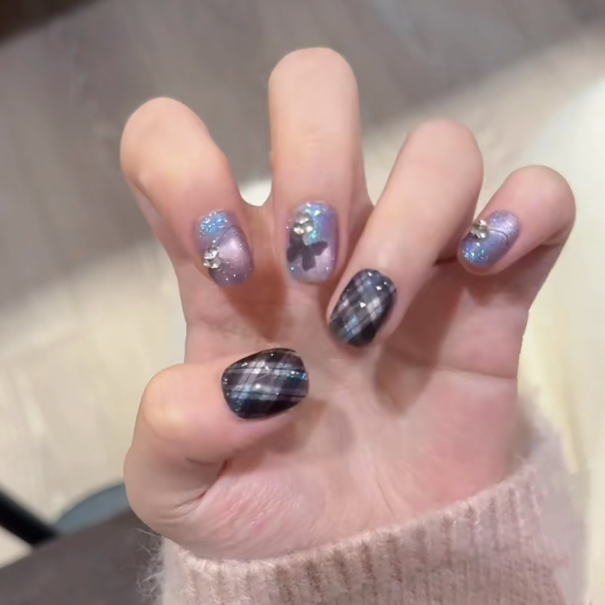 穿戴甲短款2025新款高级感手工紫烟蝴蝶甜酷格子立体钻渐变闪粉