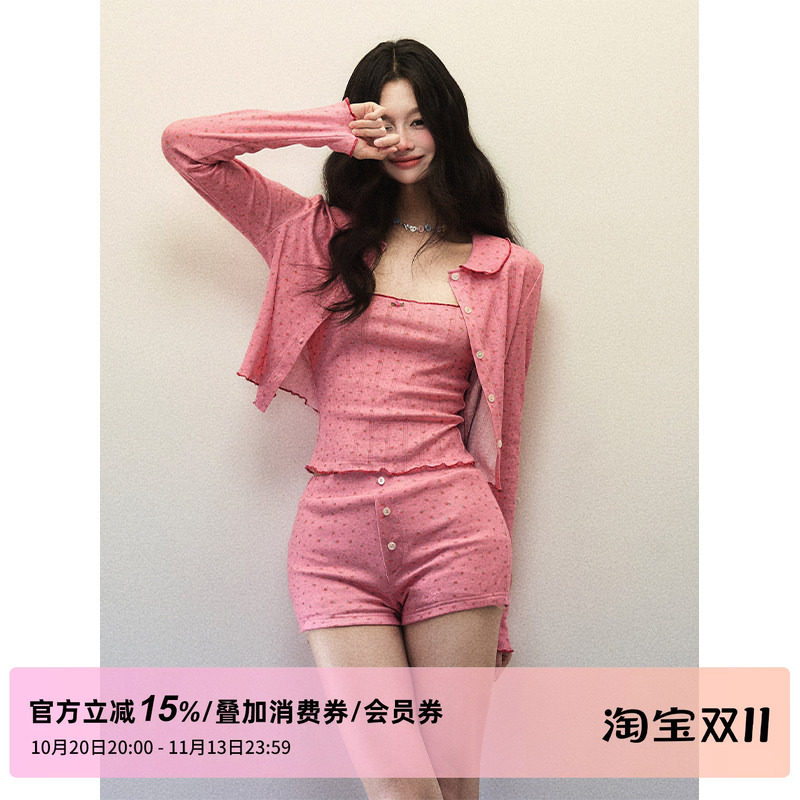 1P STUDIO 纯欲草莓粉碎花针织套装女春娃娃领开衫背心短裤三件套