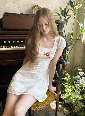 1P STUDIO 白色纯棉绣花花朵刺绣方领连衣裙女夏季A字收腰短裙子