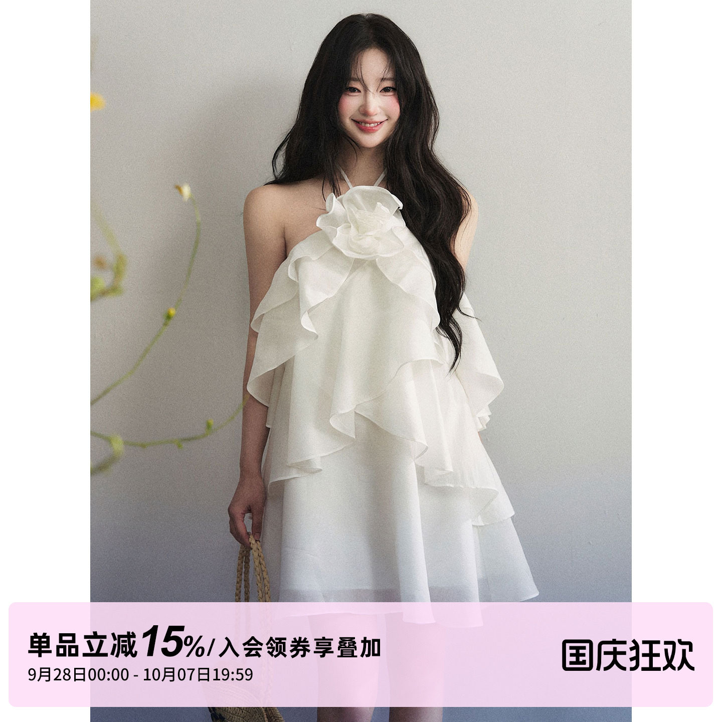 1P STUDIO 白色立体花朵挂脖连衣裙女秋装天丝宽松荷叶边无袖短裙