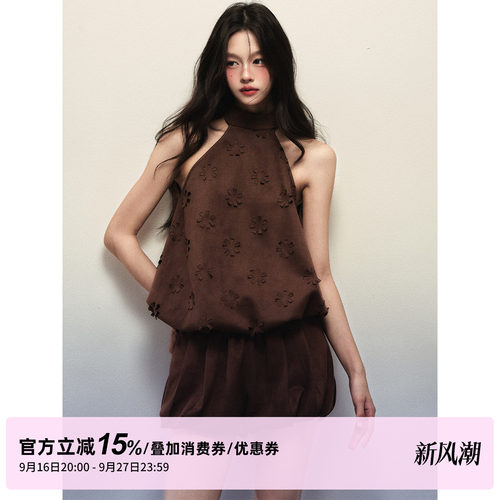 1P STUDIO 红棕色麂皮花朵镂空挖肩挂脖上衣+低腰南瓜裤两件套装