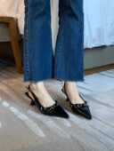 一字带包头凉鞋 夏季 女皮带扣黑色尖头后绊带细跟气质 法式 泰酷辣