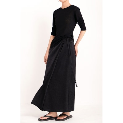 CR黑色新中式系带缎面马面裙长裙