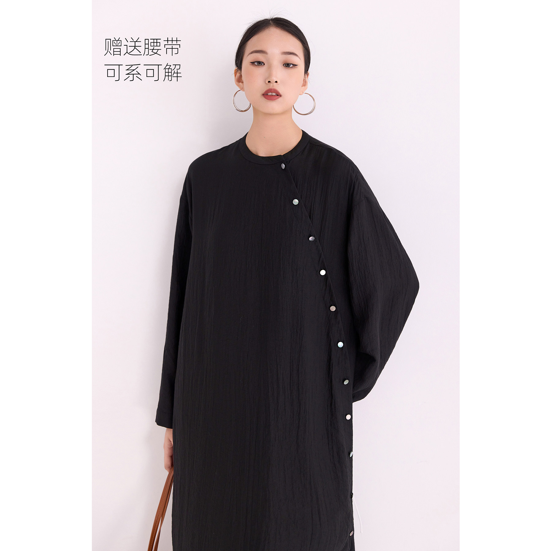 新中式简约风黑色连衣裙连身裙女长袖宽松通勤松弛感斜襟纽扣长裙