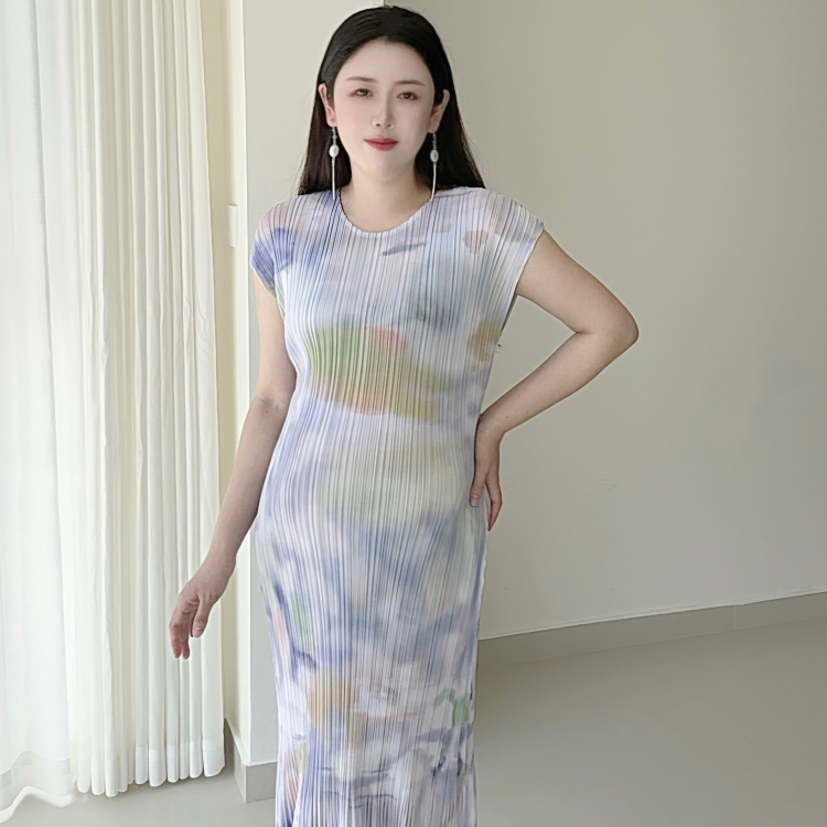 孕妇宽松显瘦小清新圆领长裙