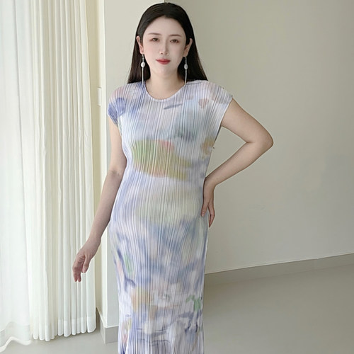 孕妇宽松显瘦小清新圆领长裙