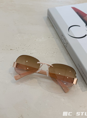 高级感无框茶色时髦太阳镜女街拍