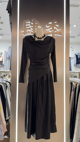 2025秋季新款韩系气质辣妹一字肩不规则上衣女显瘦高腰皮裙套装潮