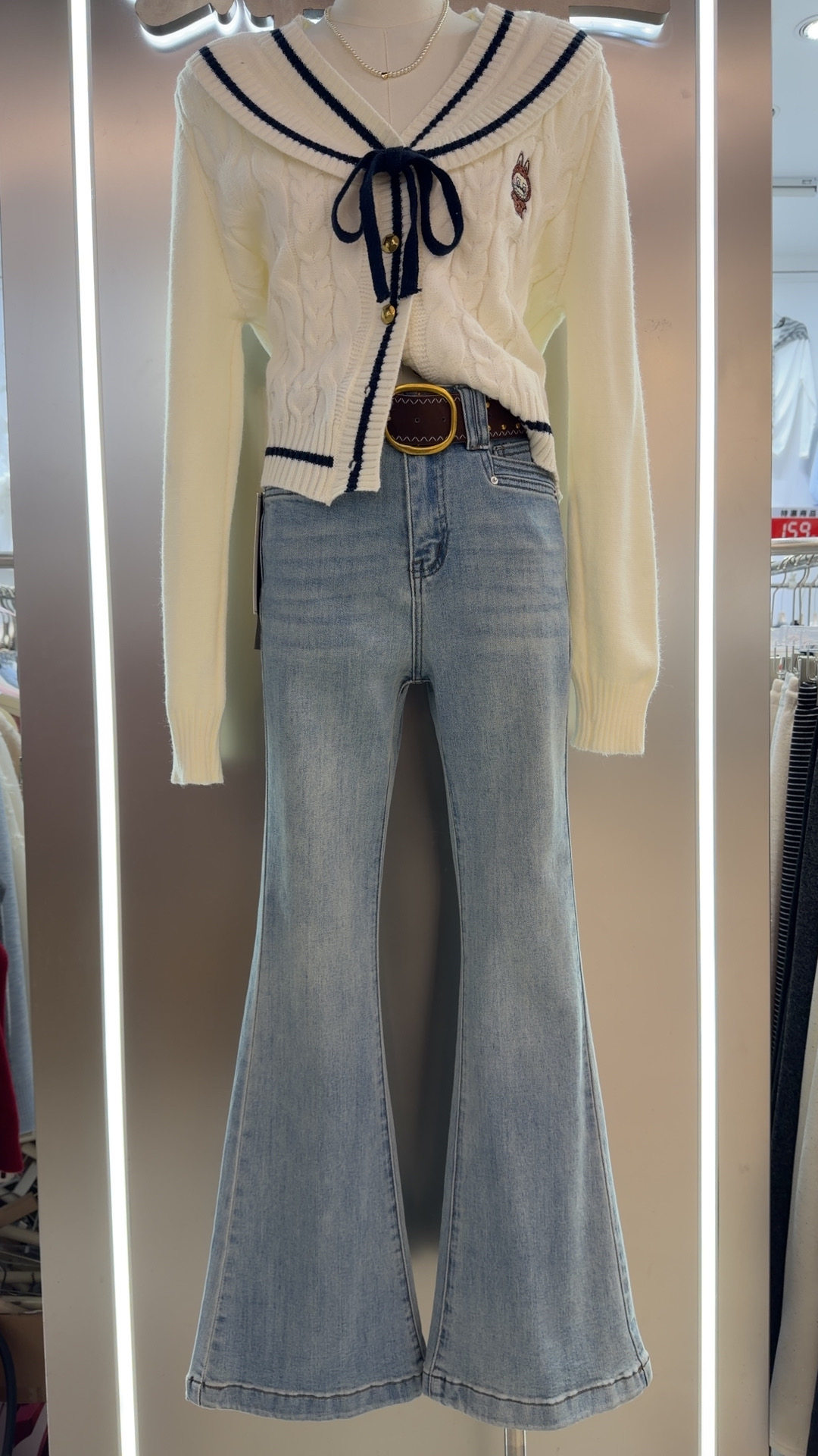 2026春夏新款韩版别致浅色辣妹高腰牛仔裤女修身显瘦百搭喇叭裤潮