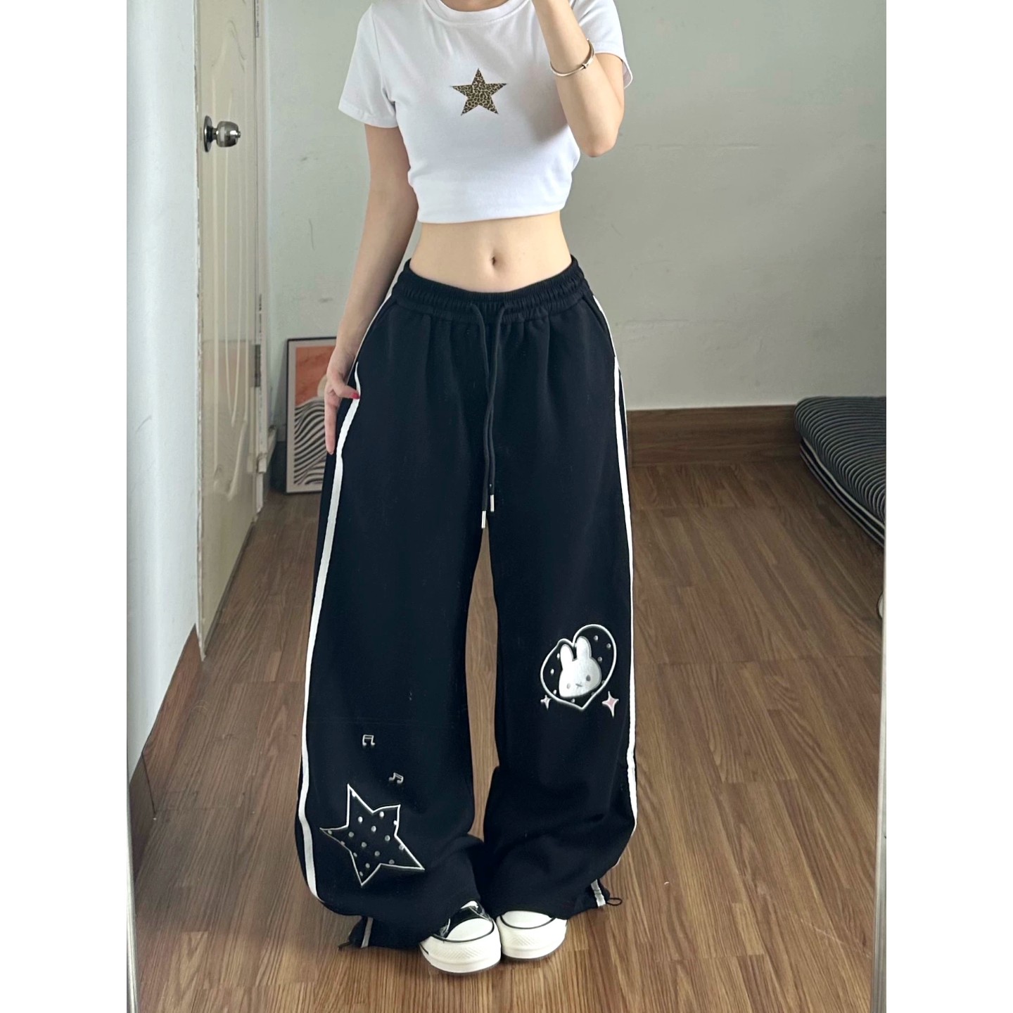 女童裤子春秋2026新款中大童女孩洋气设计感卡通松弛感运动卫裤潮