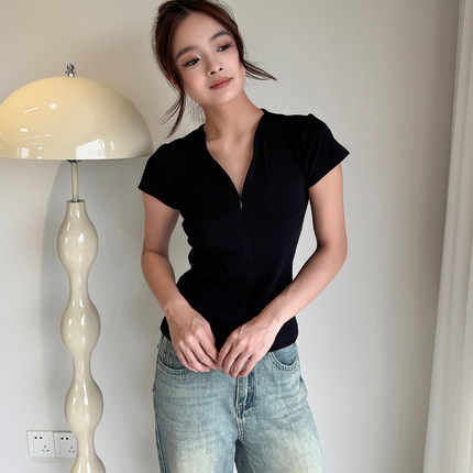 新款V领拉链短袖T恤女夏季美式性感辣妹设计感微弹修身显瘦上衣