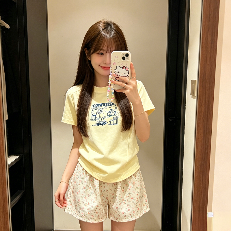 奶黄色减龄显瘦夏季正肩鱼骨线装饰宽松休闲显瘦短袖T恤上衣女潮
