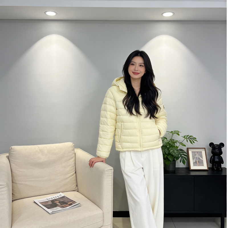 奶黄色减龄保暖连帽棉服女2026新款秋冬小个子百搭轻薄外套排骨服