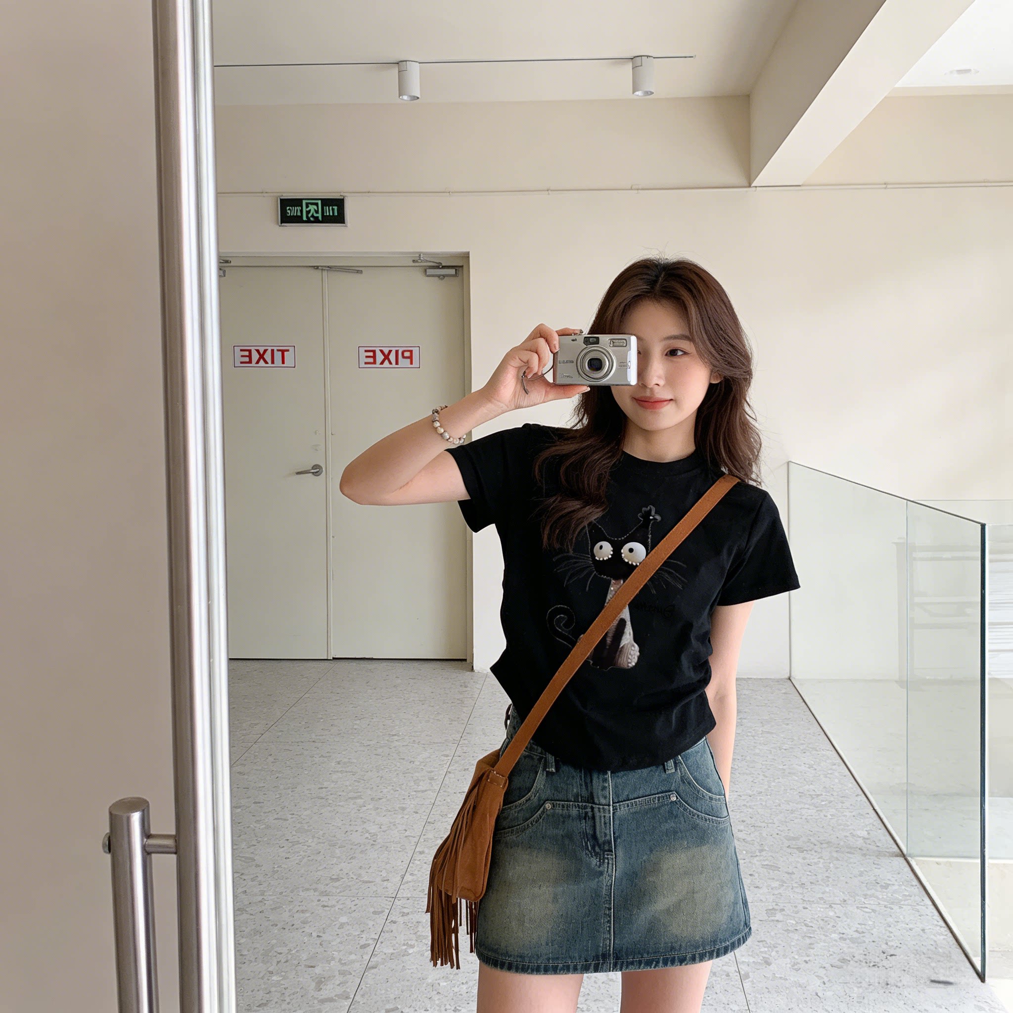 黑色正肩短袖T恤女夏季修身显瘦小个子圆领短款设计感小众上衣潮