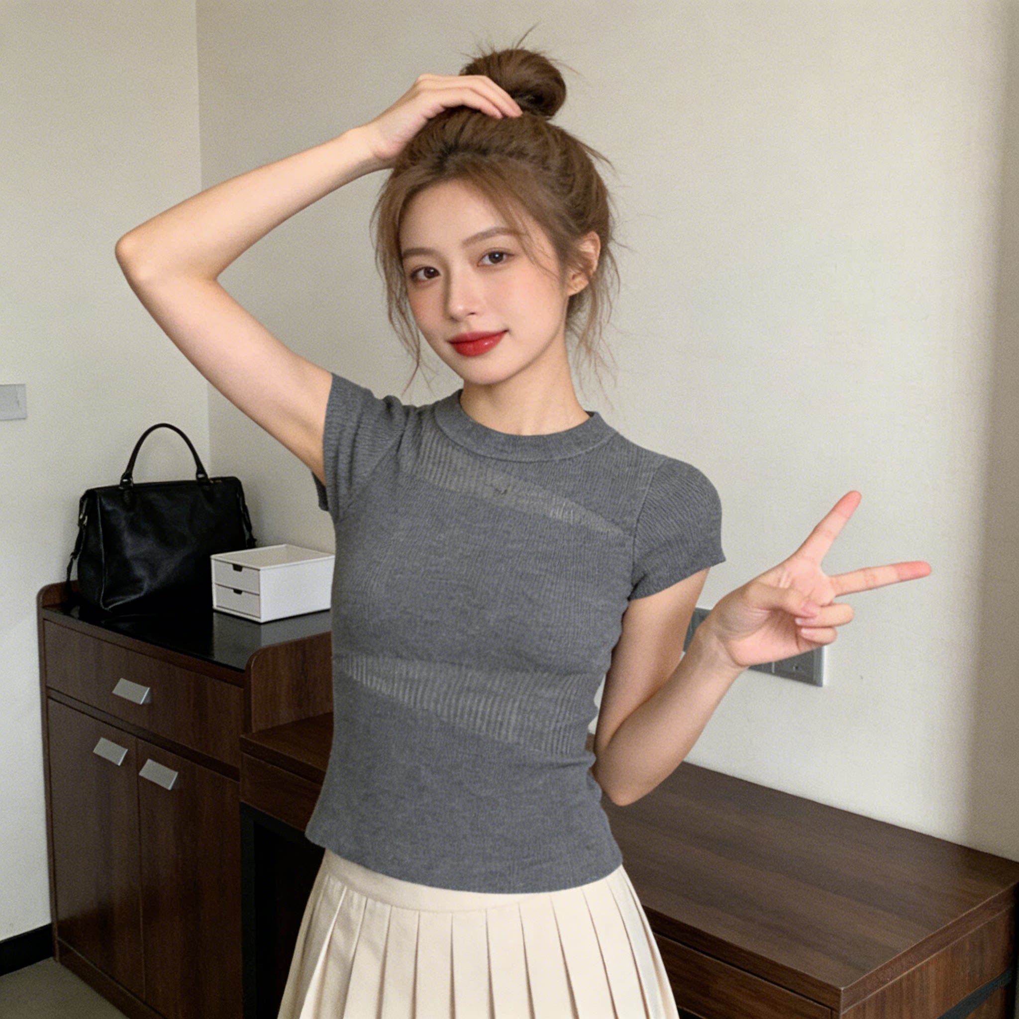 欧货高级灰夏季短袖针织衫T恤上衣女小心机小众紧身显瘦辣妹小衫